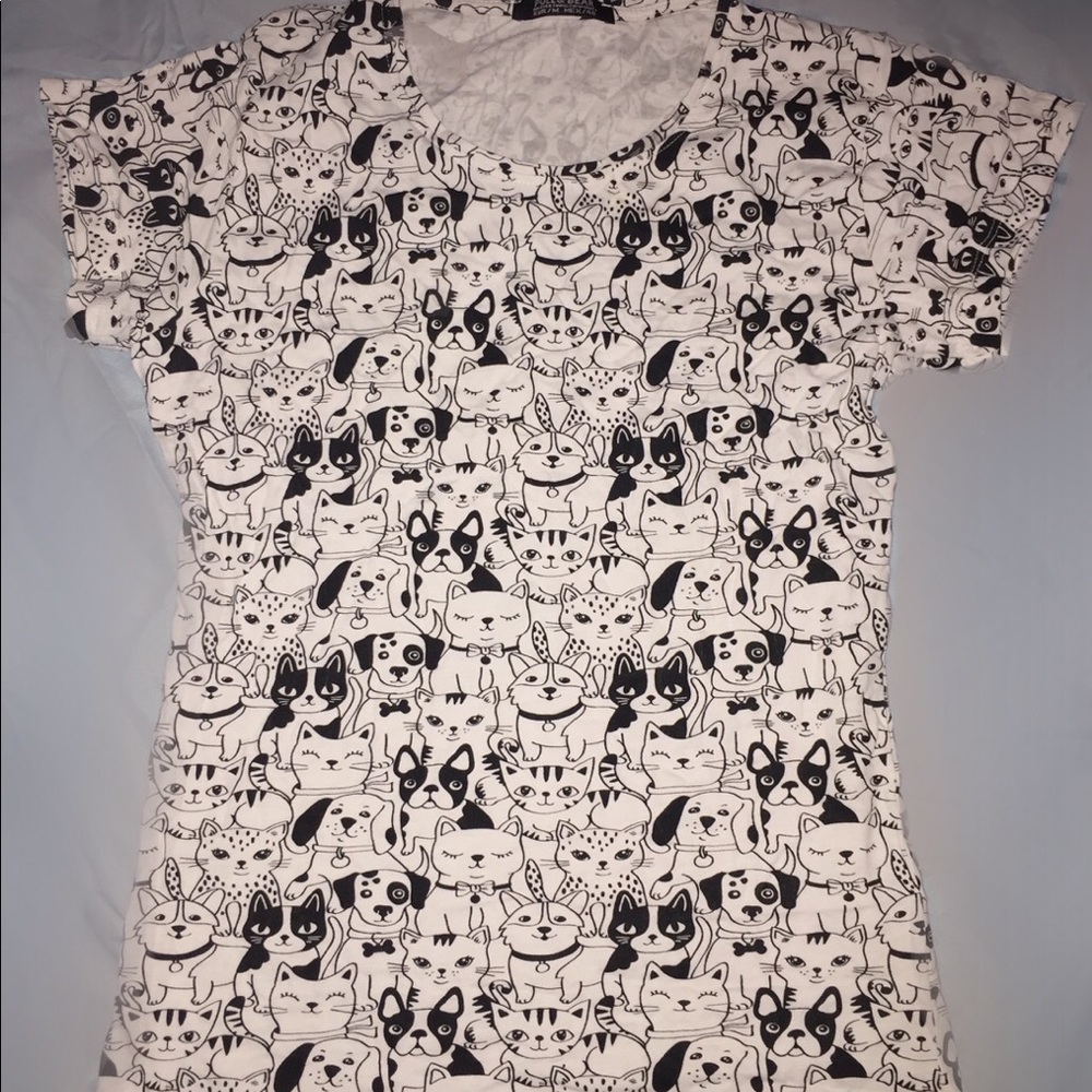 Graphic cat and dog t-shirt